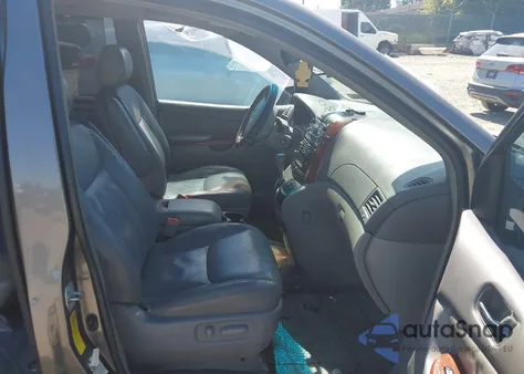 2005 Toyota Sienna Xle z USA, uszkodzony, nr VIN 5TDBA22C25S039637